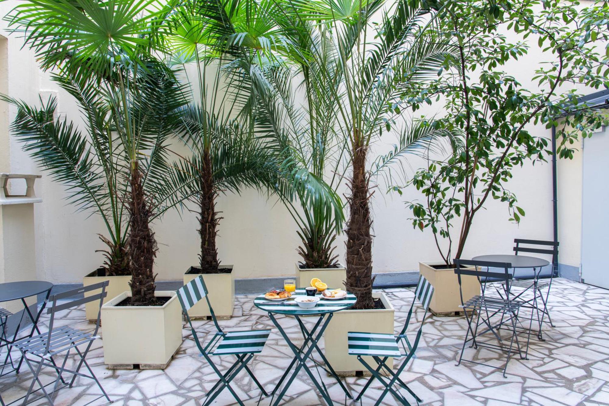 Est Hotel Париж Екстериор снимка
