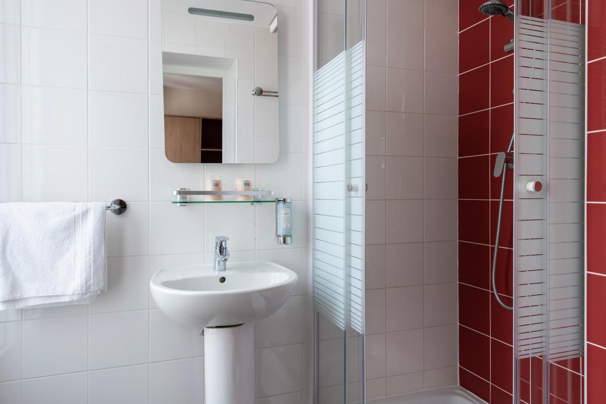 Est Hotel Париж Екстериор снимка