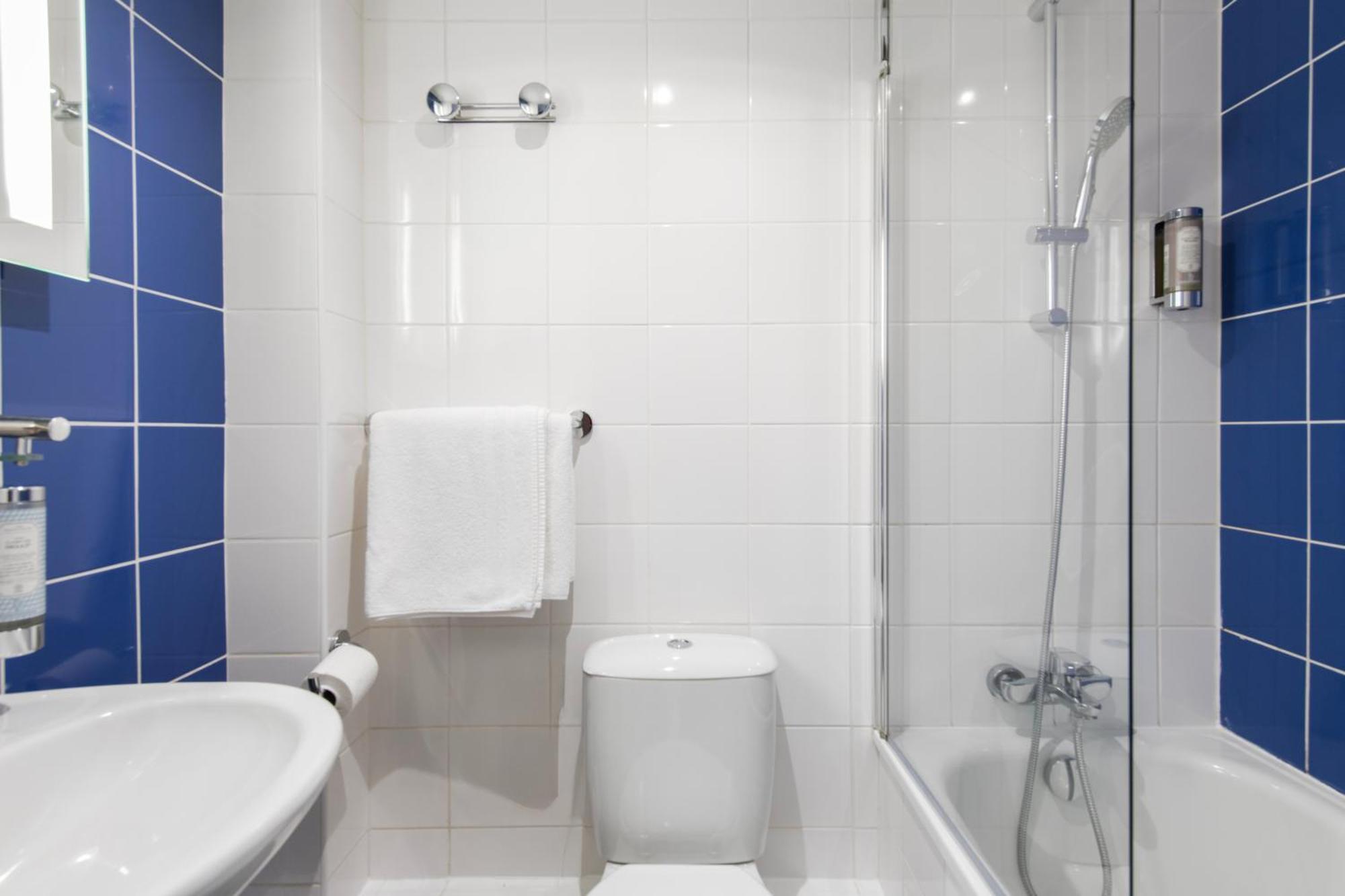 Est Hotel Париж Екстериор снимка