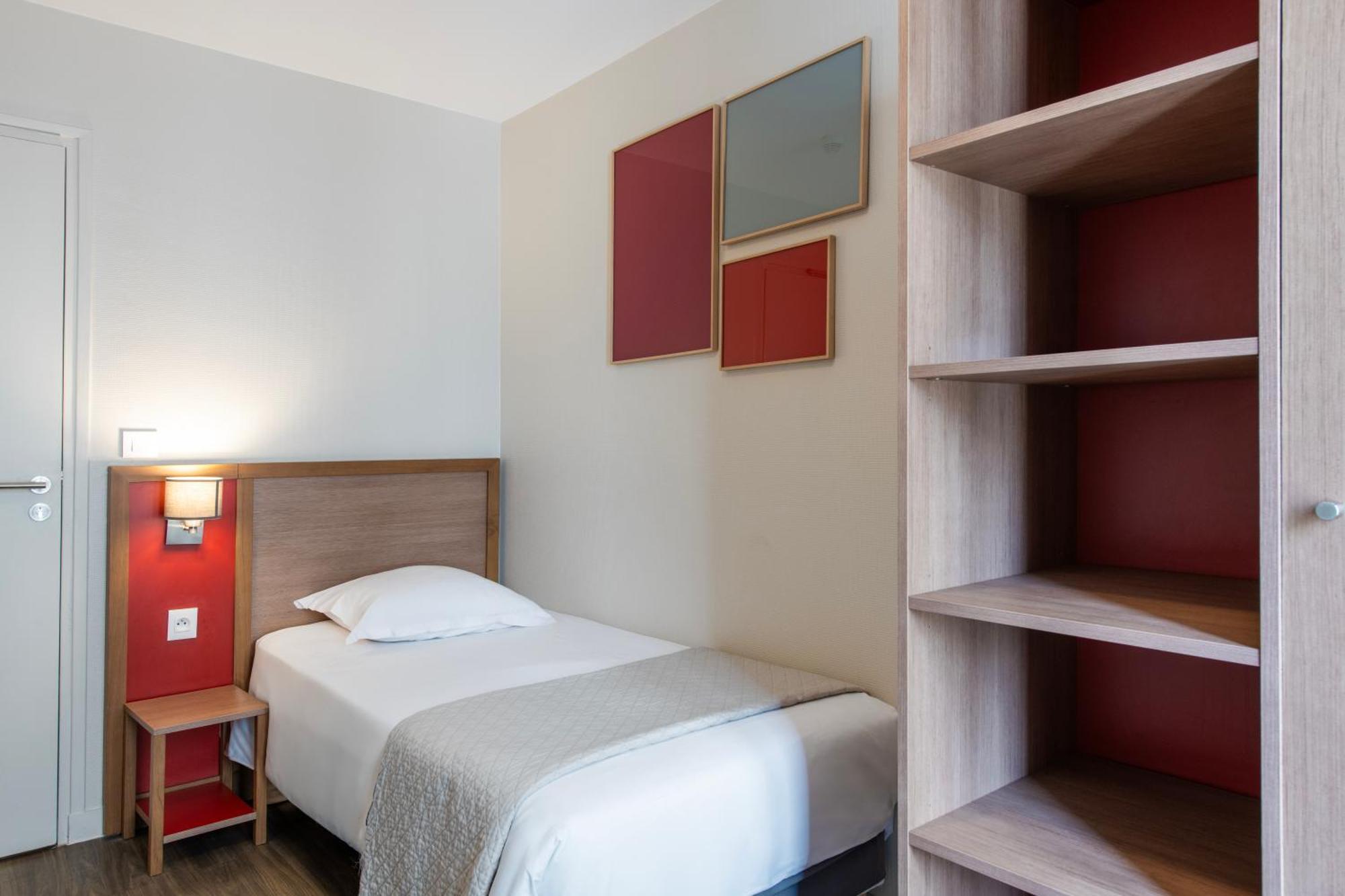 Est Hotel Париж Екстериор снимка